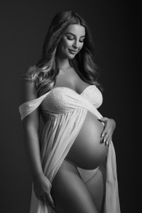 Maternity photography by Amie Boulton