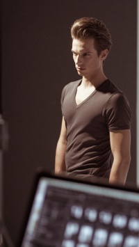 Strobe London photographing model Vincent Sanders with hair styling and make-up by Rosie Finnigan @ Salon X