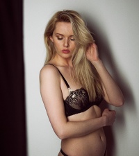 Tom Coles Photography shooting with model Carla Monaco